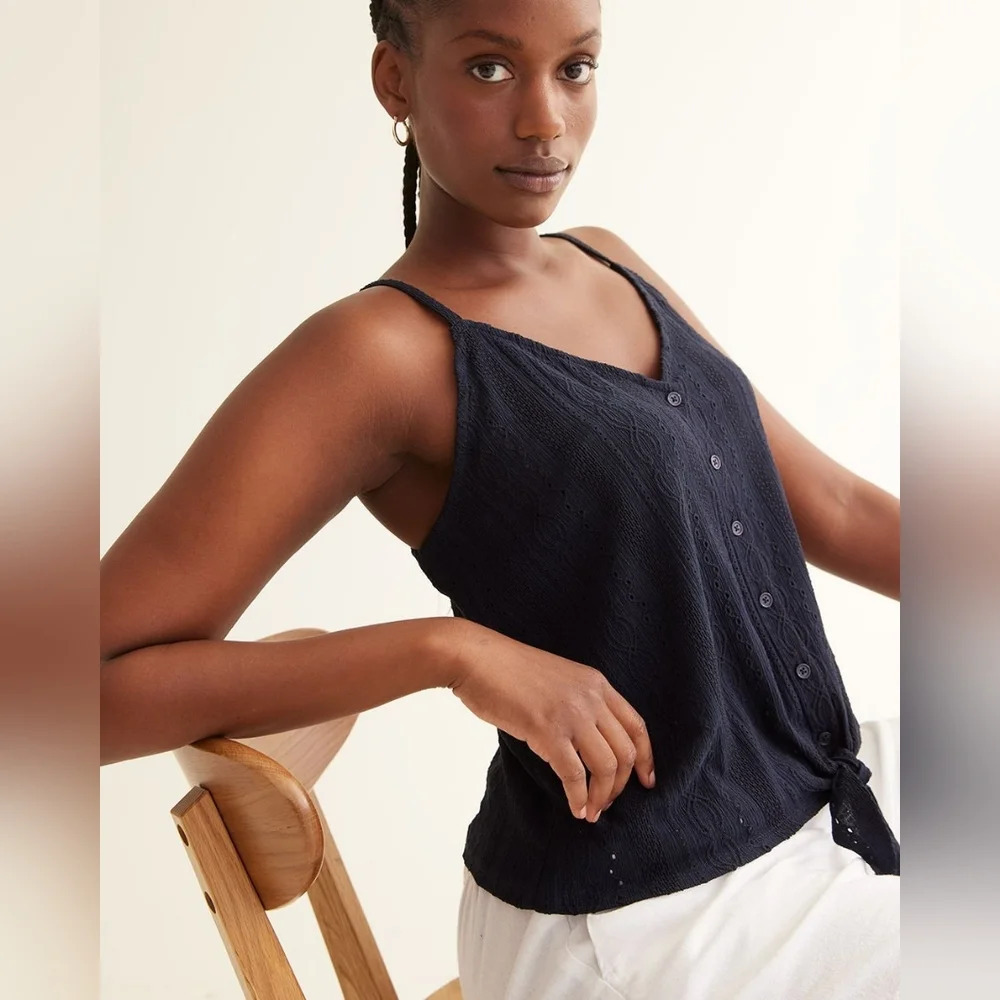 Reitmans-Sleeveless Eyelet Top with Tie  at Front - Picture 4 of 7